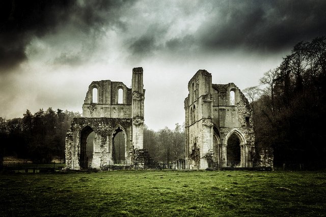 Engligh Gothic architecture CC https://flic.kr/p/mwnkLX